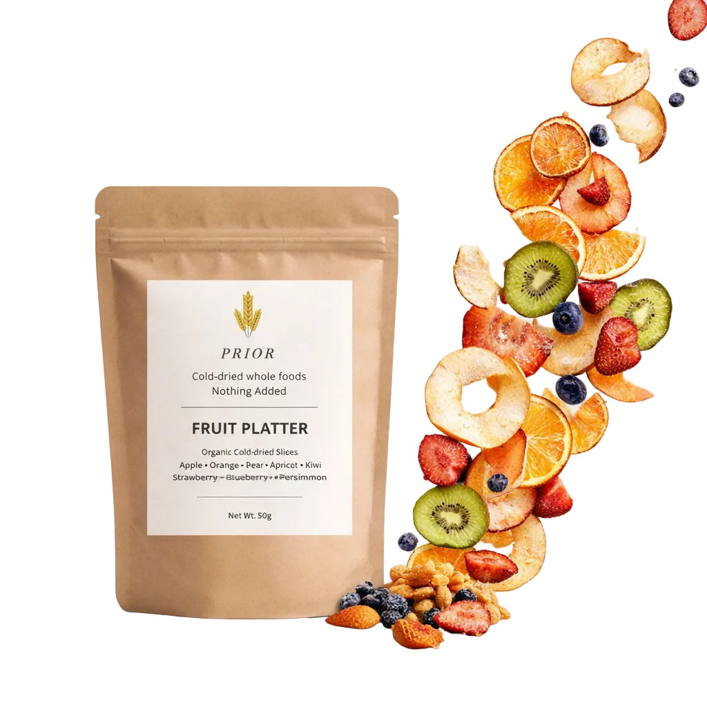 English: PRIOR Fruit Platter pouch with fresh slices of apple, orange, strawberry, blueberries, and persimmon.

Svenska: PRIOR Fruit Platter med färska skivor av äpple, apelsin, jordgubbe, blåbär och persimon. kaki, torkadfrukt frystorkad, kalltorkad 